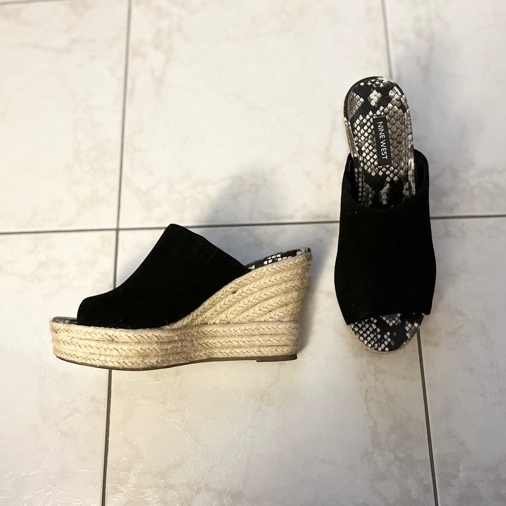 Like New Nine West 4" Black Wedges